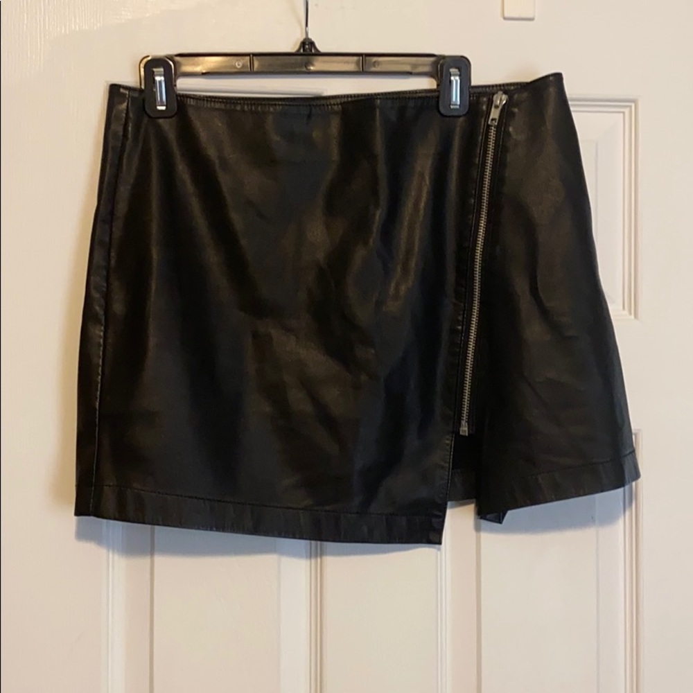 BB Dakota Faux Leather mini skirt size 8